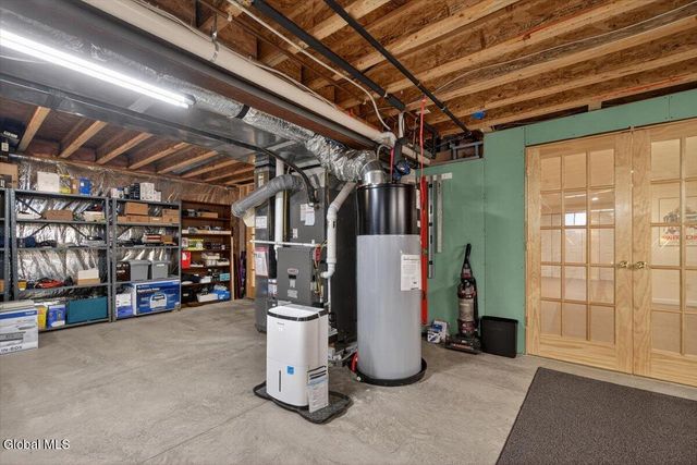 21 Wesley Court, Halfmoon, NY 12188