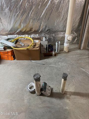 21 Wesley Court, Halfmoon, NY 12188