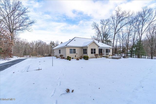 21 Wesley Court, Halfmoon, NY 12188