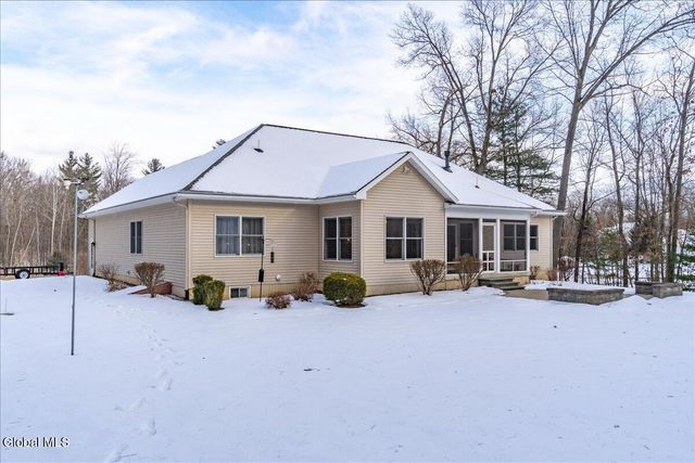 21 Wesley Court, Halfmoon, NY 12188