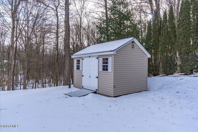 21 Wesley Court, Halfmoon, NY 12188