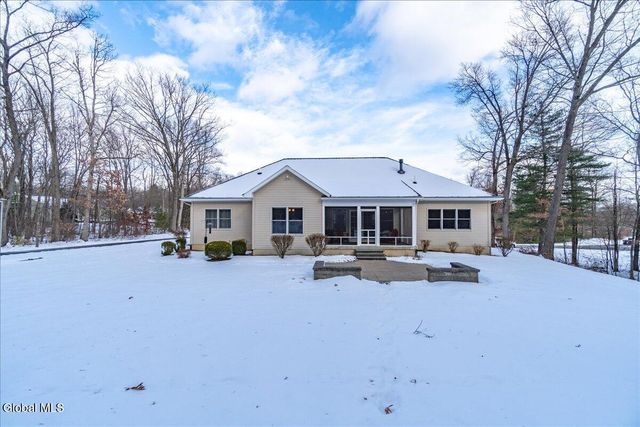 21 Wesley Court, Halfmoon, NY 12188