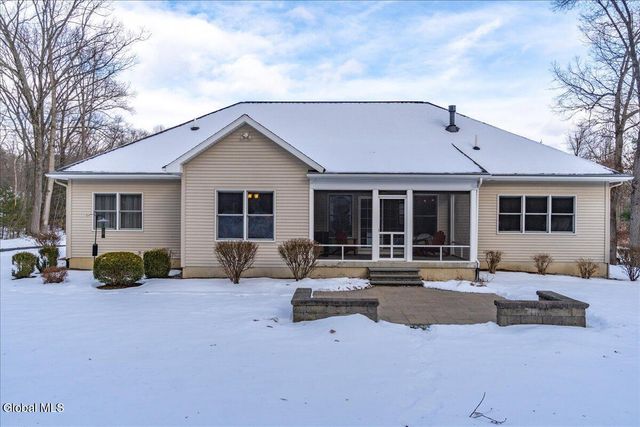 21 Wesley Court, Halfmoon, NY 12188