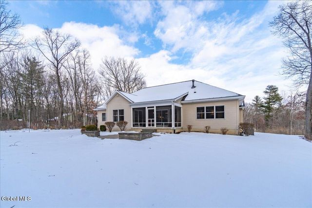 21 Wesley Court, Halfmoon, NY 12188