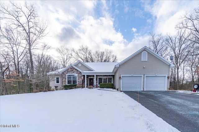 21 Wesley Court, Halfmoon, NY 12188