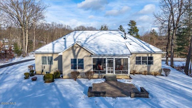 21 Wesley Court, Halfmoon, NY 12188