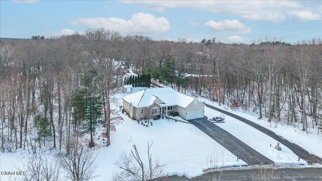 21 Wesley Court, Halfmoon, NY 12188