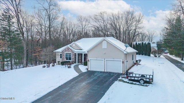 21 Wesley Court, Halfmoon, NY 12188