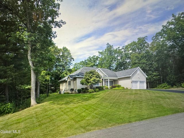21 Wesley Court, Halfmoon, NY 12188