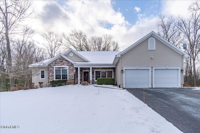 21 Wesley Court, Halfmoon, NY 12188