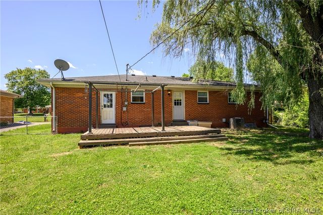 710 Georgian Avenue, Sellersburg, IN 47172