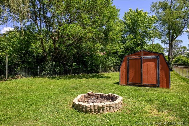 710 Georgian Avenue, Sellersburg, IN 47172