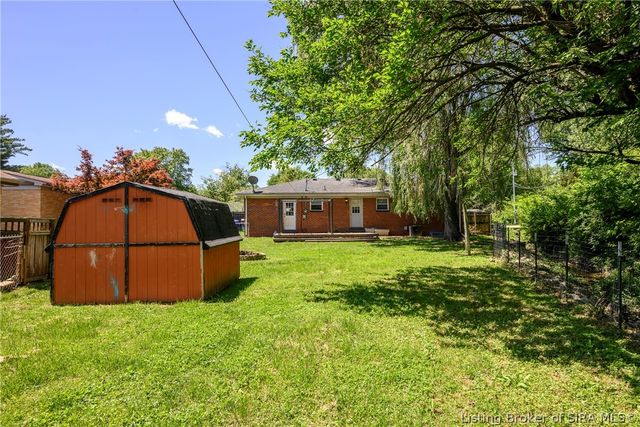 710 Georgian Avenue, Sellersburg, IN 47172