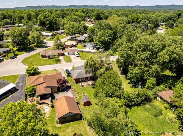 710 Georgian Avenue, Sellersburg, IN 47172