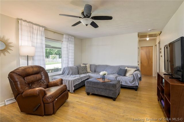 710 Georgian Avenue, Sellersburg, IN 47172