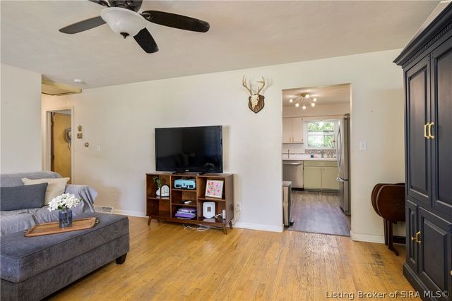 710 Georgian Avenue, Sellersburg, IN 47172