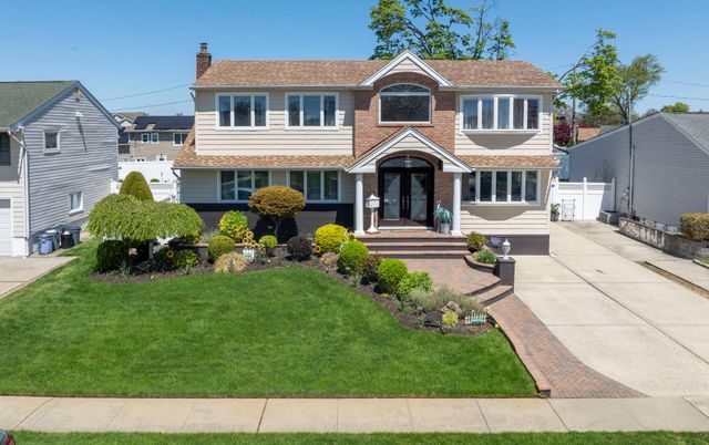 3585 Centerview Avenue, Wantagh, NY 11793