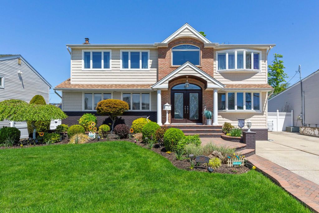 3585 Centerview Avenue, Wantagh, NY 11793
