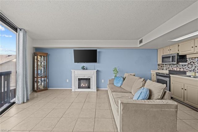 1222 E Ocean View Ave Apt 304, Norfolk, VA 23503