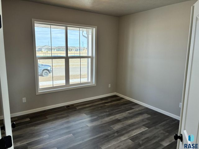 909 S Country Club Ave Avenue, Brandon, SD 57005