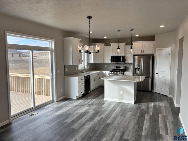 909 S Country Club Ave Avenue, Brandon, SD 57005