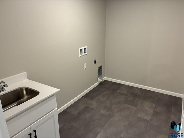 909 S Country Club Ave Avenue, Brandon, SD 57005