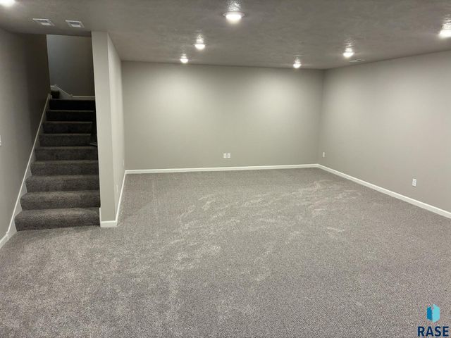 909 S Country Club Ave Avenue, Brandon, SD 57005