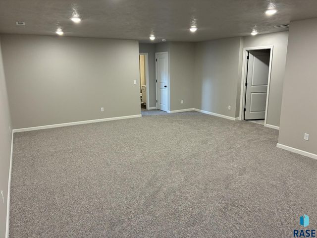 909 S Country Club Ave Avenue, Brandon, SD 57005