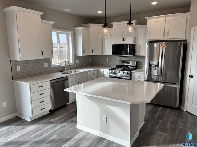 909 S Country Club Ave Avenue, Brandon, SD 57005