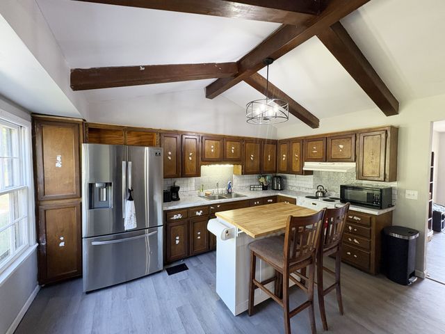 111 S Valley Rd, Hendersonville, TN 37075