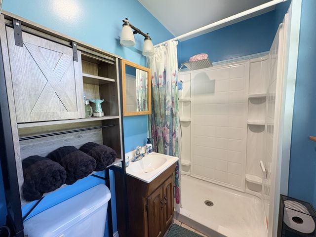 111 S Valley Rd, Hendersonville, TN 37075