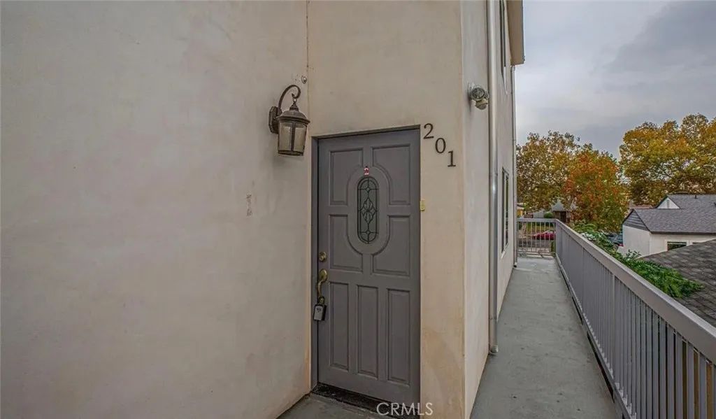 242 W Linden Ave. 201, Burbank, CA 91502