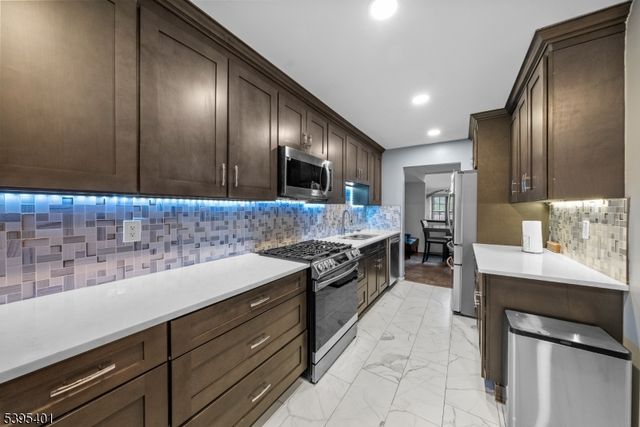 61 Bayberry Dr, Franklin Twp., NJ 08873