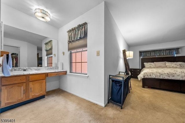 61 Bayberry Dr, Franklin Twp., NJ 08873