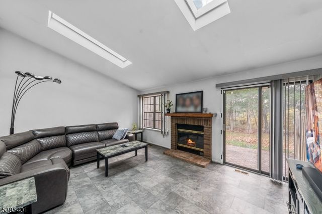 61 Bayberry Dr, Franklin Twp., NJ 08873