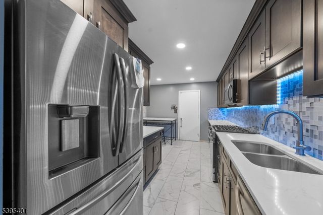 61 Bayberry Dr, Franklin Twp., NJ 08873