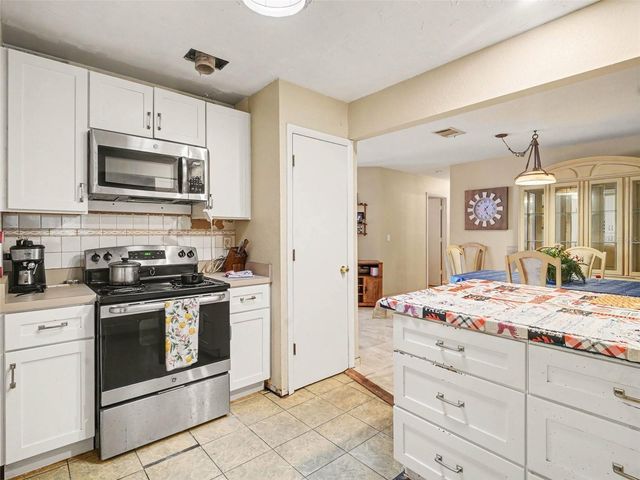 6716 DENNISON AVENUE, North Port, FL 34287
