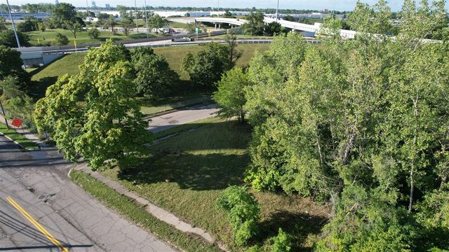 13451 Dequindre Street, Detroit, MI 48212