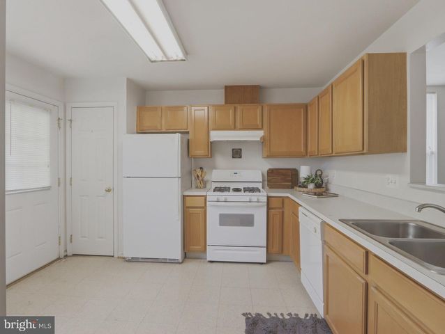907 MYRTLE AVE, Baltimore, MD 21201