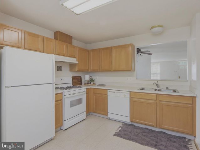 907 MYRTLE AVE, Baltimore, MD 21201
