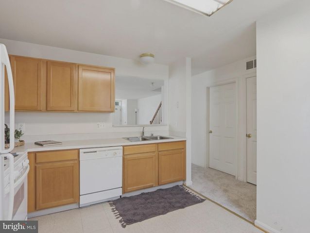 907 MYRTLE AVE, Baltimore, MD 21201