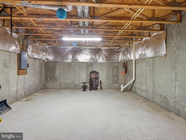 907 MYRTLE AVE, Baltimore, MD 21201