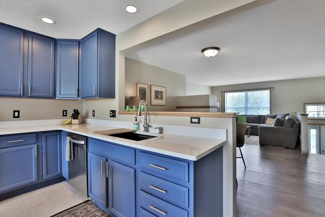 5175 Fairpoint Drive N, Hugo, MN 55038