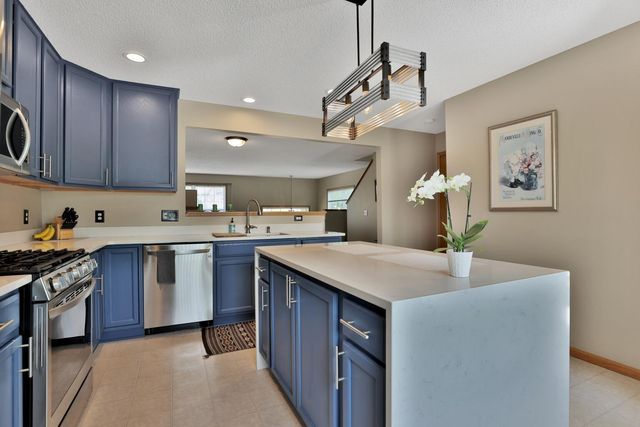 5175 Fairpoint Drive N, Hugo, MN 55038