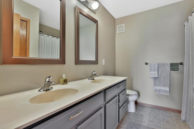 5175 Fairpoint Drive N, Hugo, MN 55038