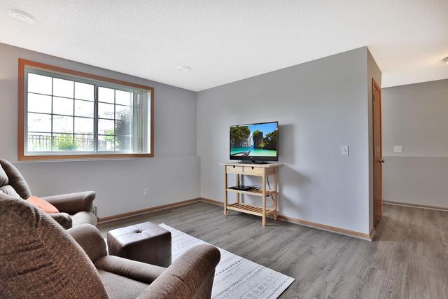 5175 Fairpoint Drive N, Hugo, MN 55038