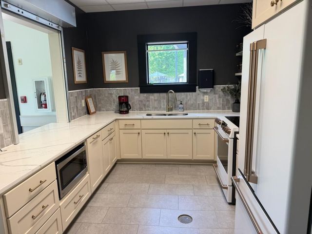 5175 Fairpoint Drive N, Hugo, MN 55038