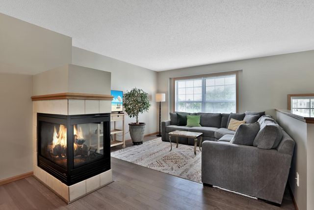 5175 Fairpoint Drive N, Hugo, MN 55038