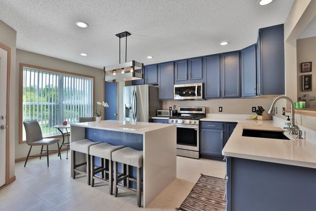 5175 Fairpoint Drive N, Hugo, MN 55038