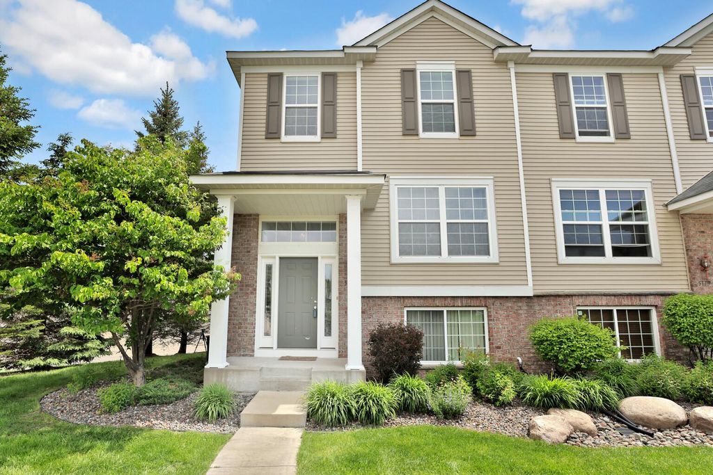 5175 Fairpoint Drive N, Hugo, MN 55038